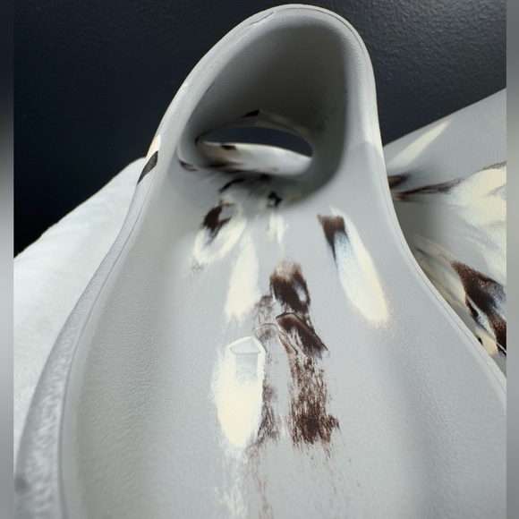 Adidas Yeezy Slides ‘MX Granite’ – Size 11 Men’s - Picture 8 of 12